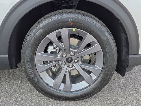 New 2026 Ford Explorer Active image 7