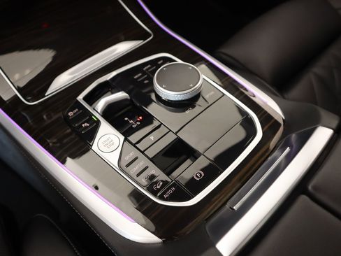 Used 2025 BMW X5 xDrive40i image 9