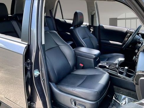 Used 2021 Toyota 4Runner TRD Off-Road Premium w/ Moonroof Package AWD/4WD image 25