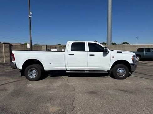Used 2024 RAM 3500 Tradesman w/ Chrome Appearance Group AWD/4WD image 8