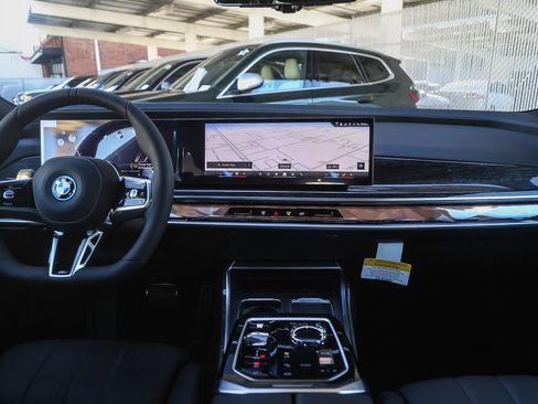 Used 2026 BMW 750e xDrive w/ Premium Package AWD/4WD image 9