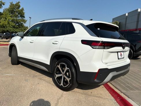 Used 2026 Volkswagen Tiguan SE FWD image 8