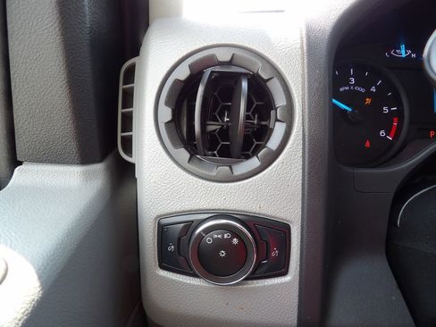 Used 2024 Ford E-450 and Econoline 450 Super Duty w/ Power Windows & Locks Group RWD image 19