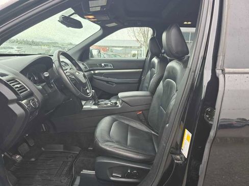 Used 2018 Ford Explorer XLT w/ Equipment Group 202A AWD/4WD image 9