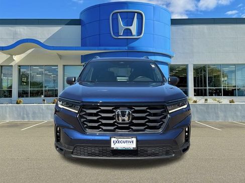 Used 2025 Honda Pilot Sport image 6