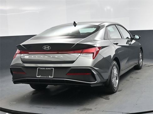 New 2026 Hyundai Elantra SE image 19