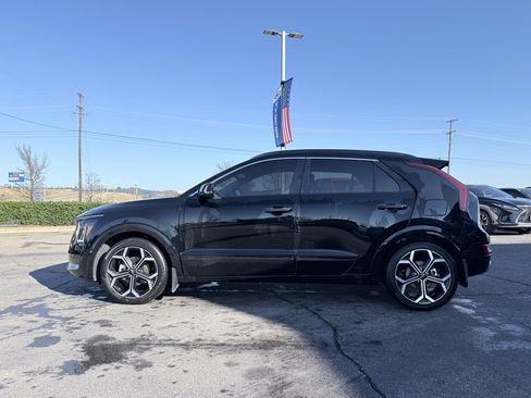 Used 2024 Kia Niro SX Touring image 4