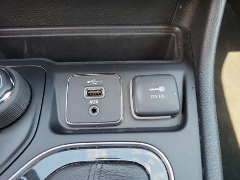 Used 2023 Jeep Cherokee Altitude Lux AWD/4WD image 14