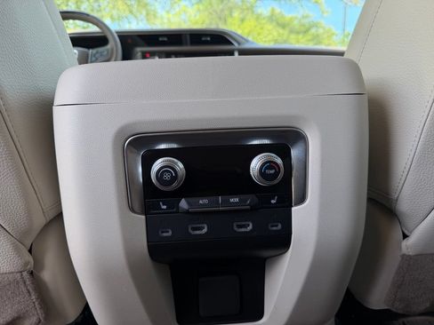 Used 2024 GMC Yukon XL Denali w/ Advanced Technology Package AWD/4WD image 29