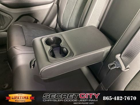 New 2026 Jeep Grand Cherokee Altitude image 28