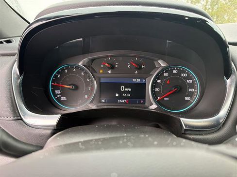 Used 2023 Chevrolet Traverse LT image 10