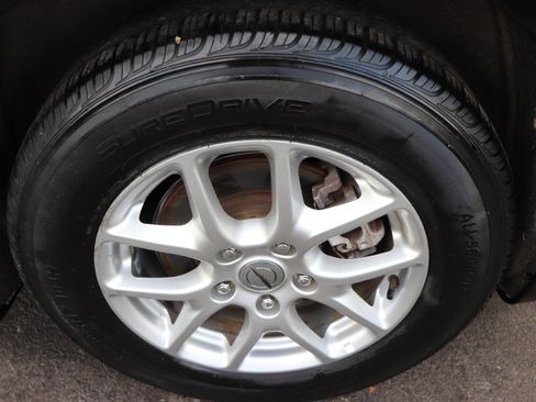 Used 2023 Chrysler Voyager LX image 48