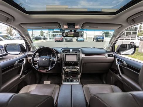 Used 2018 Lexus GX 460 Premium AWD/4WD image 32