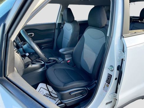 Used 2018 Kia Soul + image 18