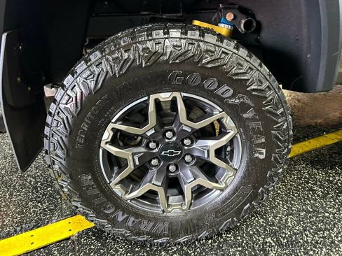 Used 2024 Chevrolet Colorado ZR2 w/ ZR2 Convenience Package III AWD/4WD image 10