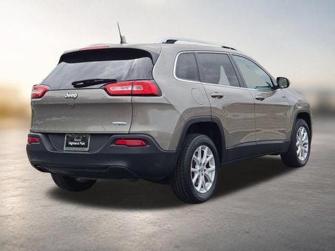 Used 2018 Jeep Cherokee Latitude w/ Cold Weather Group AWD/4WD image 12