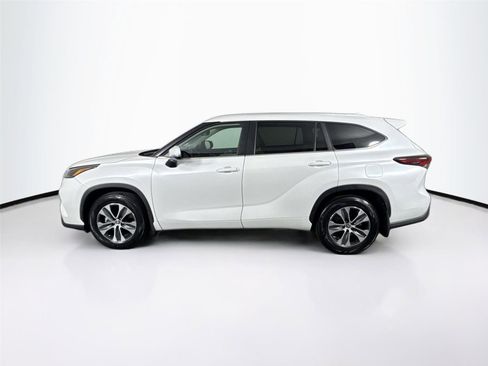 Certified 2024 Toyota Highlander XLE image 14