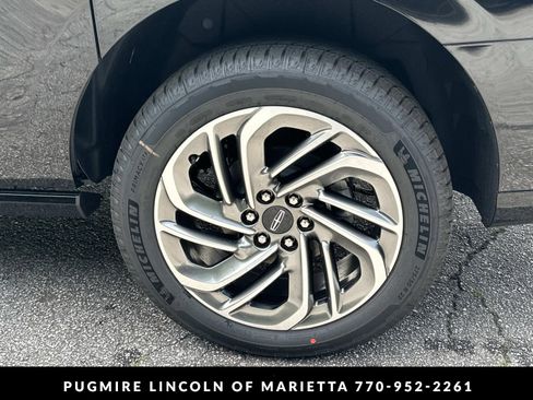 New 2026 Lincoln Navigator L Reserve AWD/4WD image 19