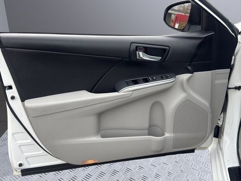Used 2014 Toyota Camry LE image 13