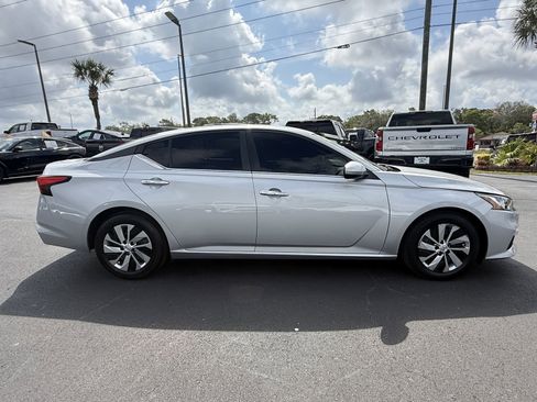 Used 2020 Nissan Altima 2.5 S FWD image 3