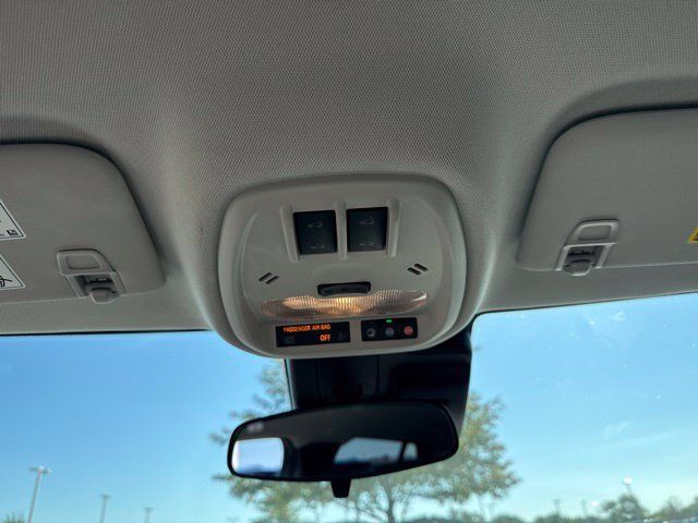 Used 2025 Chevrolet Trax ACTIV w/ Sunroof Package FWD image 17