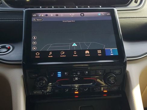 Certified 2025 Jeep Grand Cherokee Limited w/ Luxury Tech Group II RWD image 32