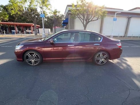 Used 2017 Honda Accord Touring image 5
