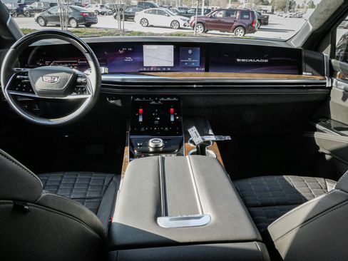 Used 2026 Cadillac Escalade ESV Platinum Sport w/ LPO, ONYX Package image 30