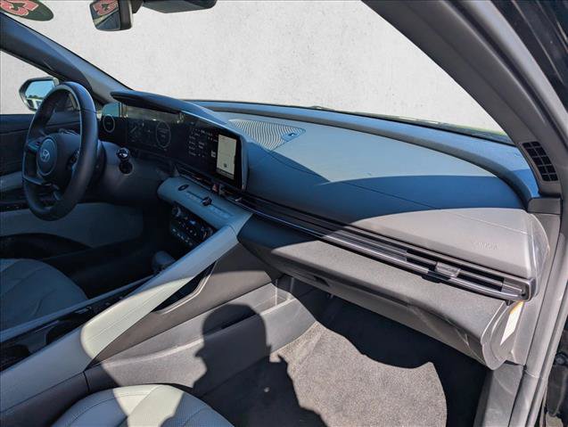 Certified 2025 Hyundai Elantra Limited FWD image 30