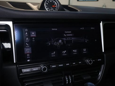 Used 2019 Porsche Macan AWD/4WD image 32