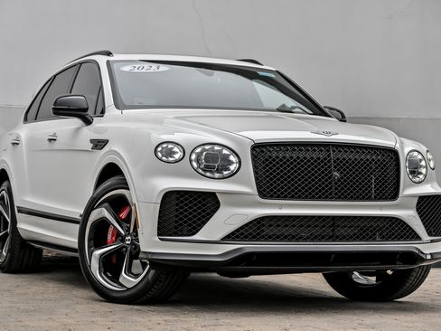 Used 2023 Bentley Bentayga image 1