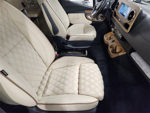 Used 2019 Mercedes-Benz Sprinter 170 image 4