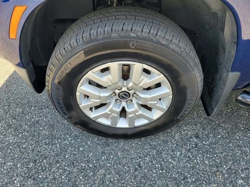 Used 2022 Nissan Frontier SV AWD/4WD image 5