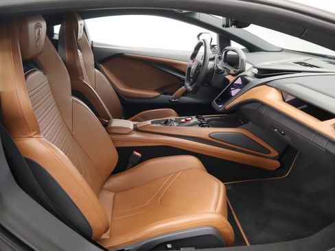 Used 2024 Lamborghini Revuelto image 21