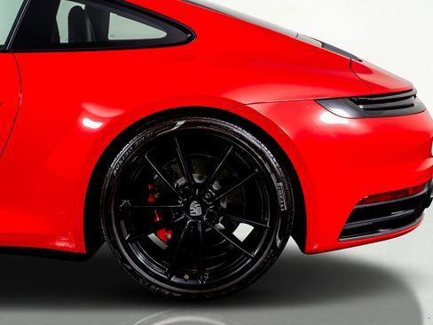 Used 2020 Porsche 911 Carrera 4S w/ Sport Package image 17