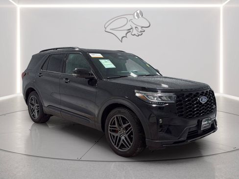 Used 2025 Ford Explorer ST AWD/4WD image 7