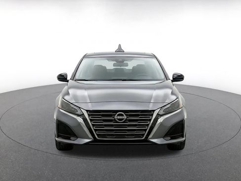 Used 2025 Nissan Altima 2.5 SV FWD image 2