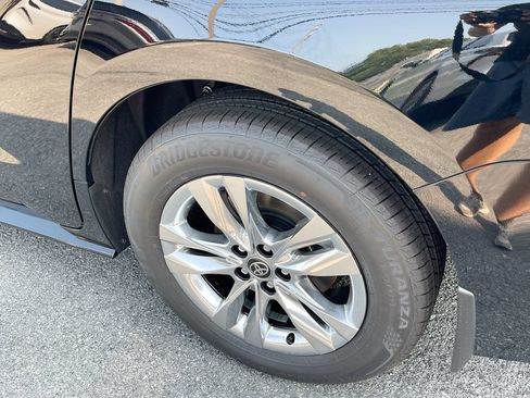 Used 2026 Toyota Sienna Limited FWD image 16