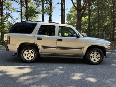 Used 2004 Chevrolet Tahoe LS w/ Preferred Equipment Group AWD/4WD image 4