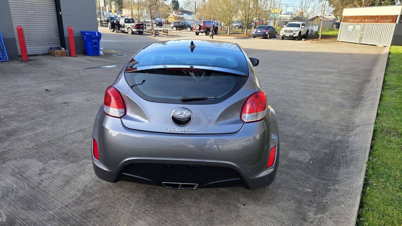 Used 2017 Hyundai Veloster FWD image 6