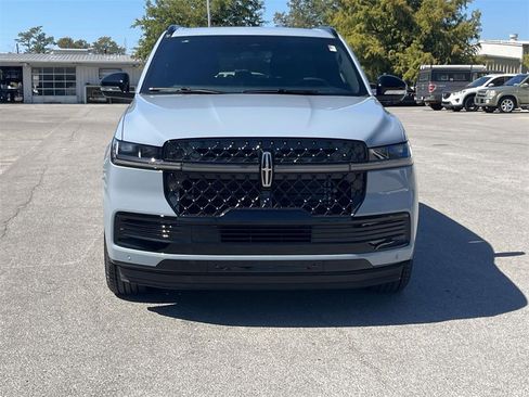 New 2025 Lincoln Navigator Reserve w/ Jet Appearance Package image 8