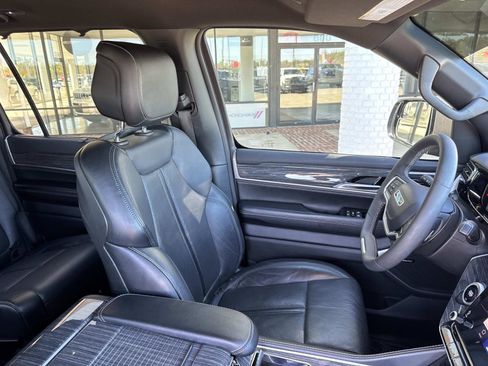 Used 2022 Jeep Wagoneer Series III w/ Convenience Group I image 10