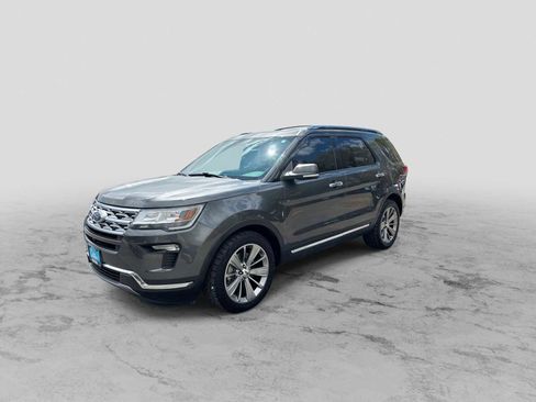Used 2018 Ford Explorer Limited w/ Ford Safe & Smart Package FWD image 4