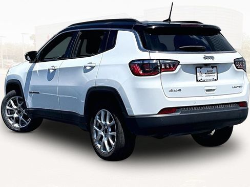 Used 2025 Jeep Compass Limited AWD/4WD image 4
