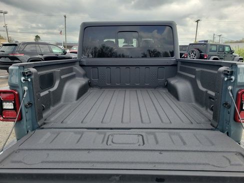 New 2025 Jeep Gladiator Sport image 7