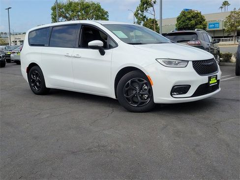 New 2023 Chrysler Pacifica Touring-L w/ S Appearance Package image 1