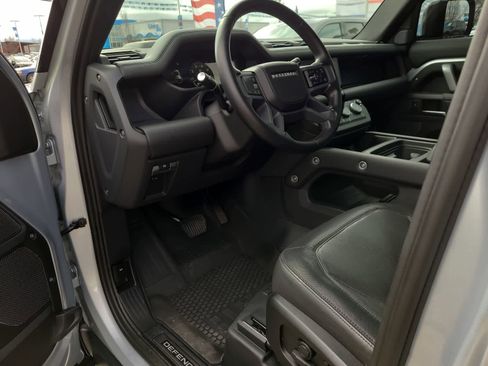 Used 2024 Land Rover Defender 110 X-Dynamic SE image 10