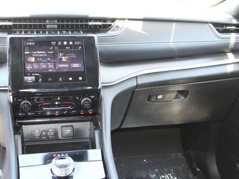 Used 2023 Jeep Grand Cherokee Altitude AWD/4WD image 13
