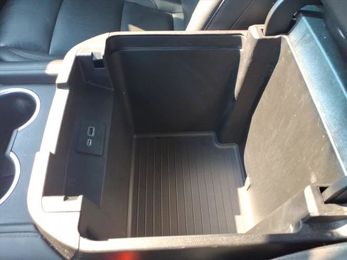 Used 2022 Chevrolet Suburban LT w/ Luxury Package image 17