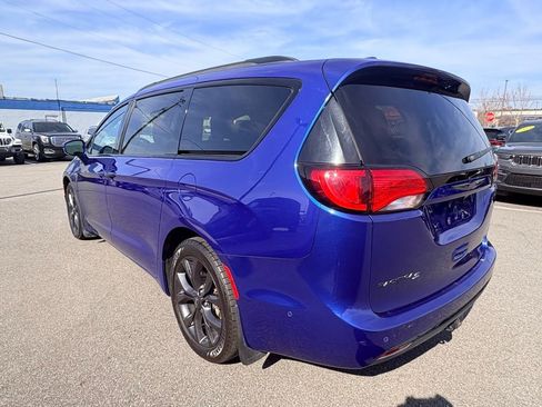 Used 2018 Chrysler Pacifica Limited FWD image 10